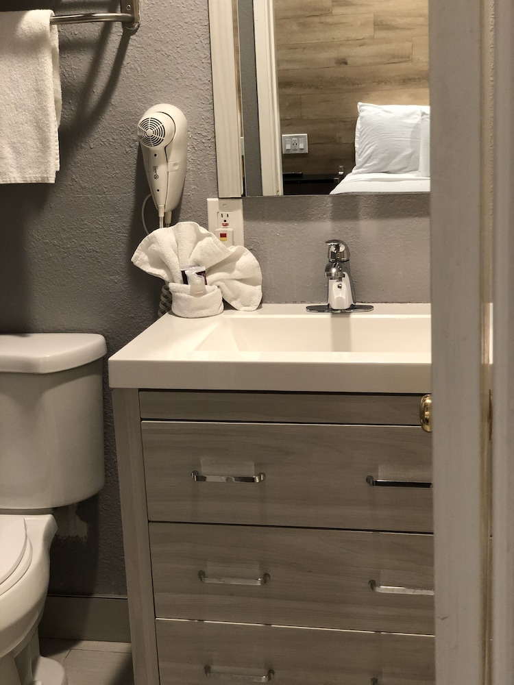 Anaheim Executive Inn & Suites - photo 89