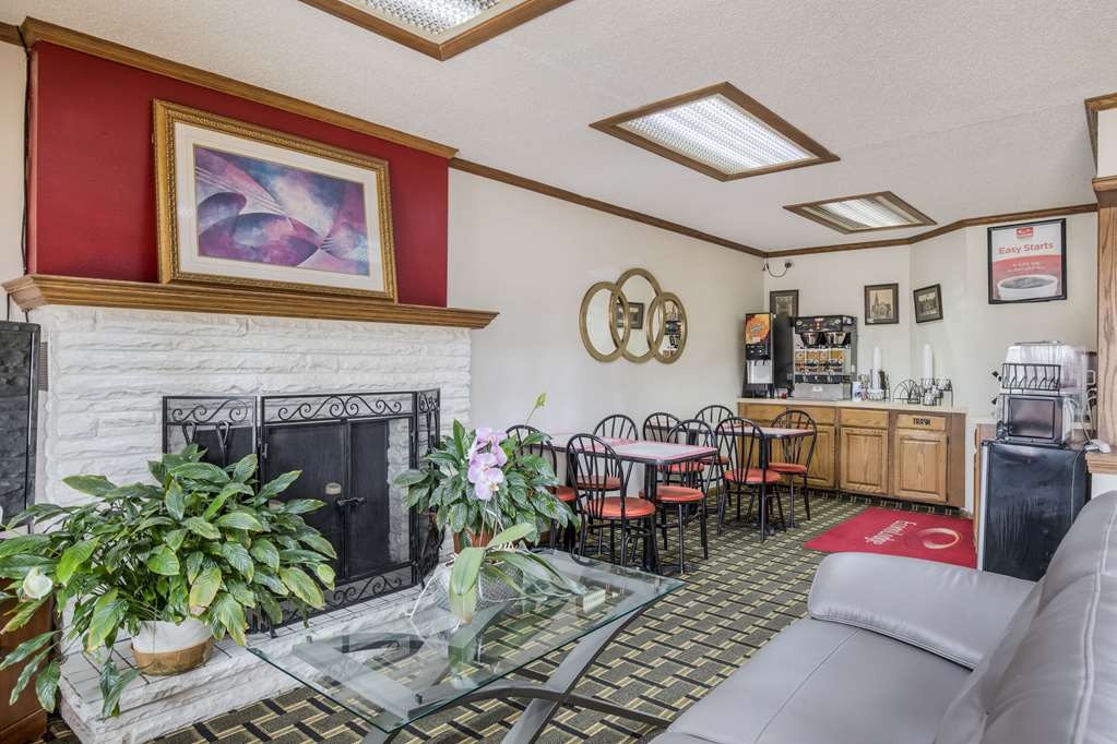 Econo Lodge Cameron - photo 7