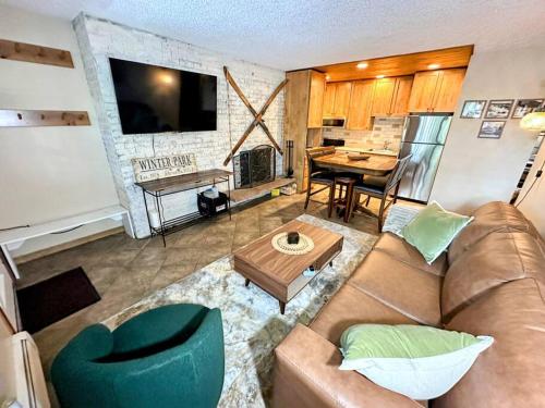 Winter Haus Winter Park 2 bedrooms corner unit w outdoor patio walking distance to the Center of town — 4-Star Luxury Hotel in Winter Park, United States