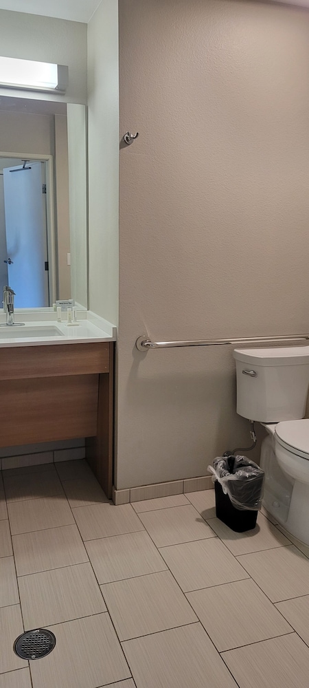 Microtel Inn & Suites by Wyndham Fountain Fort Carson - photo 27