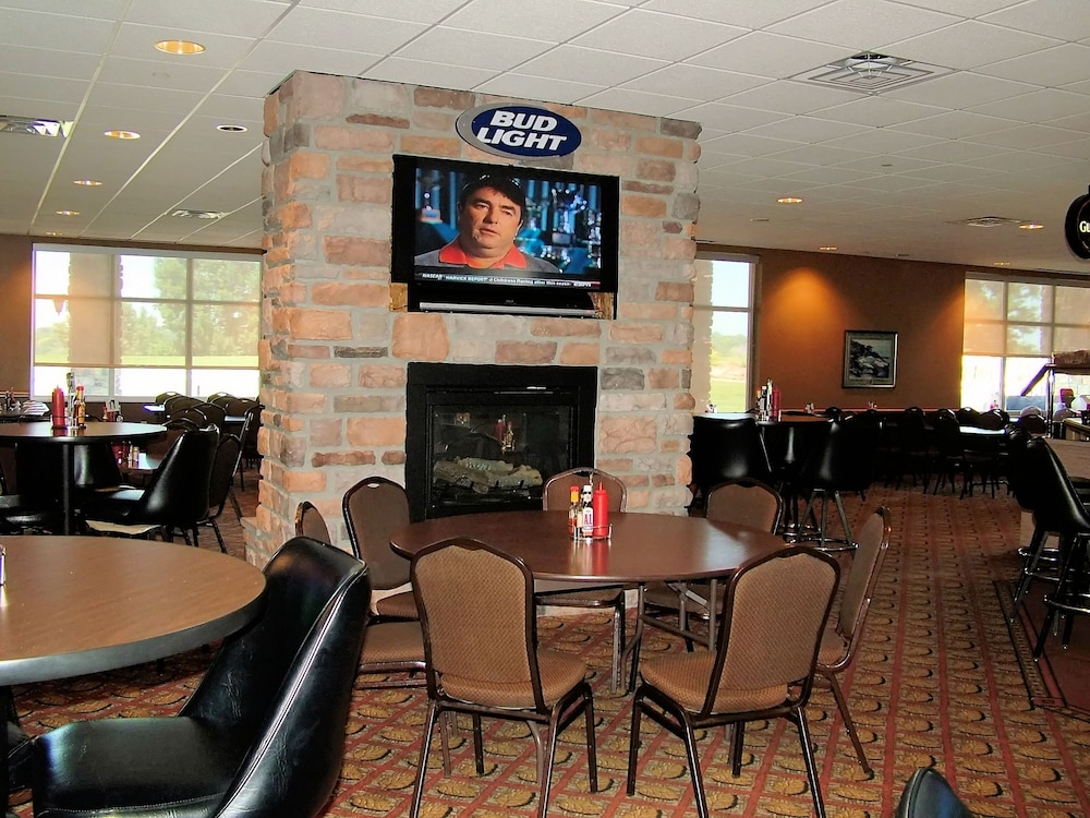 Cobblestone Inn & Suites Denison Majestic Hills - photo 66