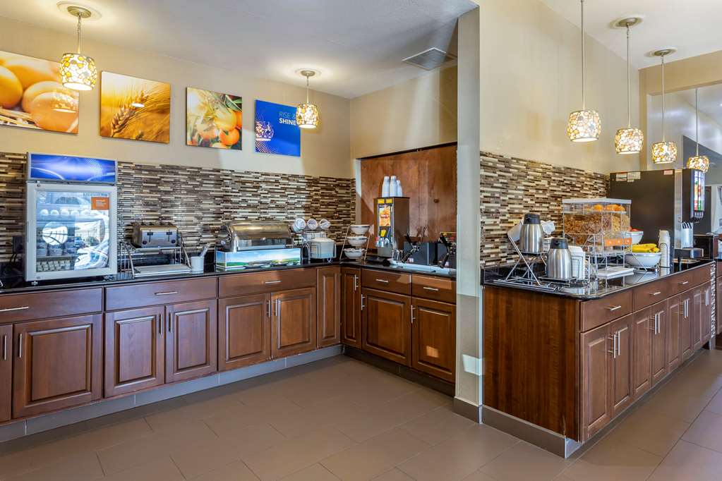 Comfort Inn & Suites North Aurora Naperville - photo 26
