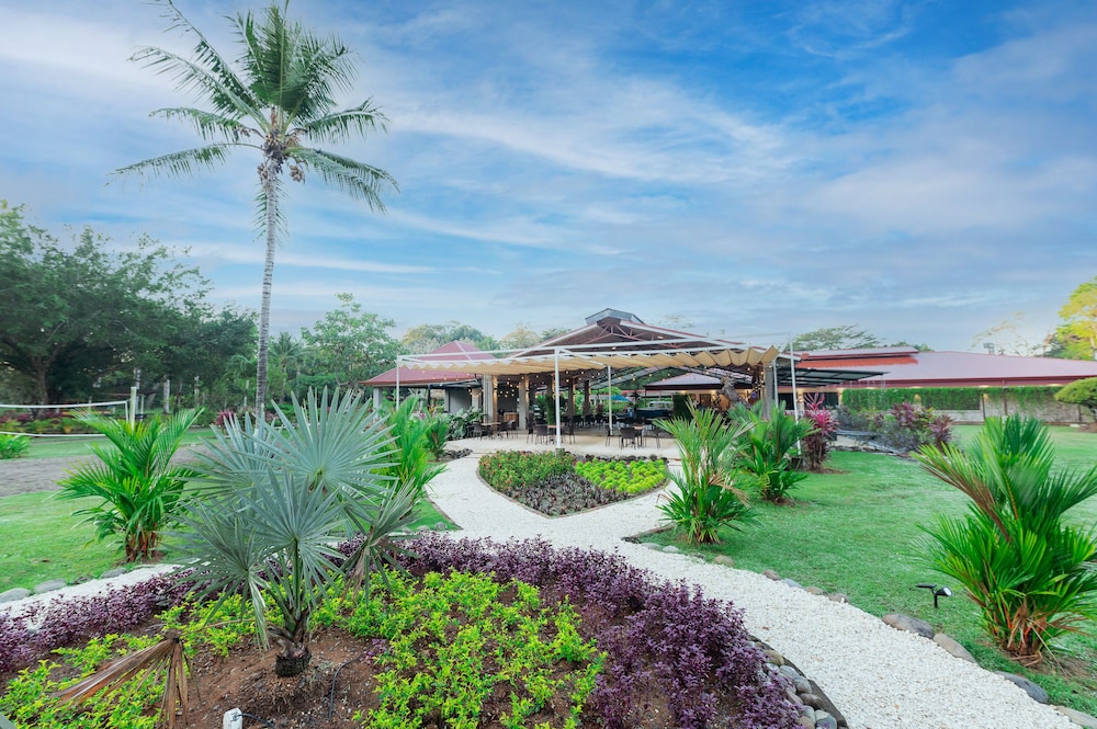 Costa Pacifica - carbon neutral hotel in Puntarenas
