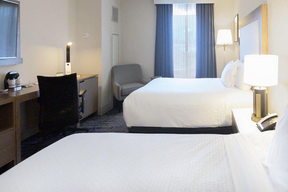 Sheraton Richmond Airport Hotel - photo 8