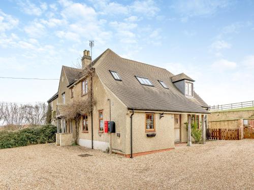 The Farm House — 4-Star Luxury Hotel in Shipton Under Wychwood, United Kingdom