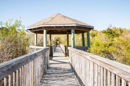 Alta Mira by Oak Island Accommodations - photo 13
