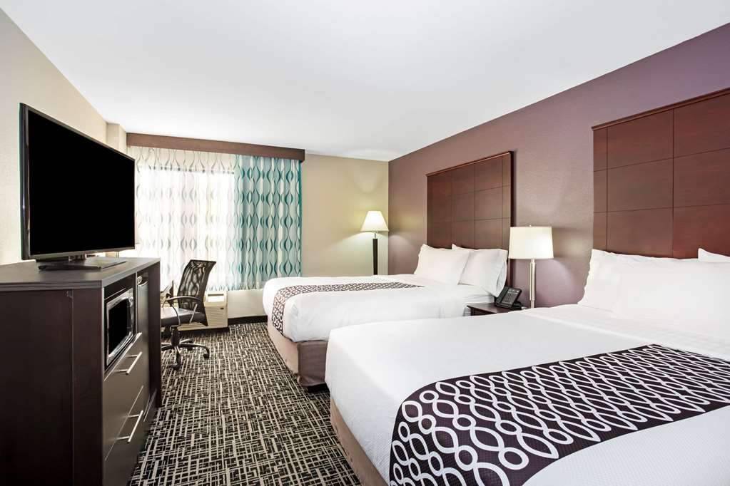 La Quinta Inn & Suites by Wyndham Denver Aurora Medical - photo 21
