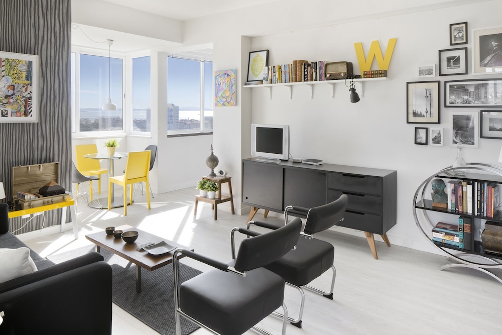 Prime Apartments White and Yellow — 4-Star Luxury Hotel in Cascais, Portugal