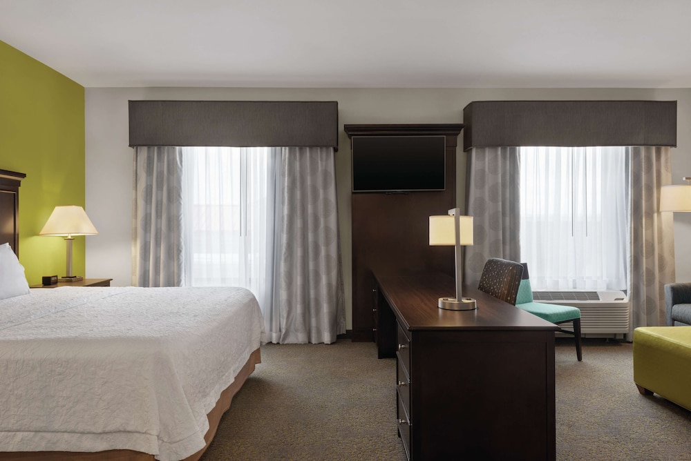 Hampton Inn & Suites Mishawaka South Bend at Heritage Square - photo 14
