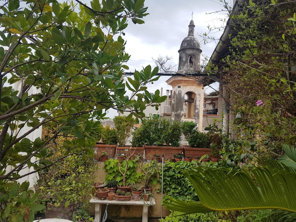 La Terrazza Dei Pelargoni B&B