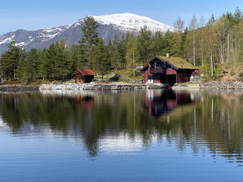 Naustloftet - carbon neutral hotel in Hornindal