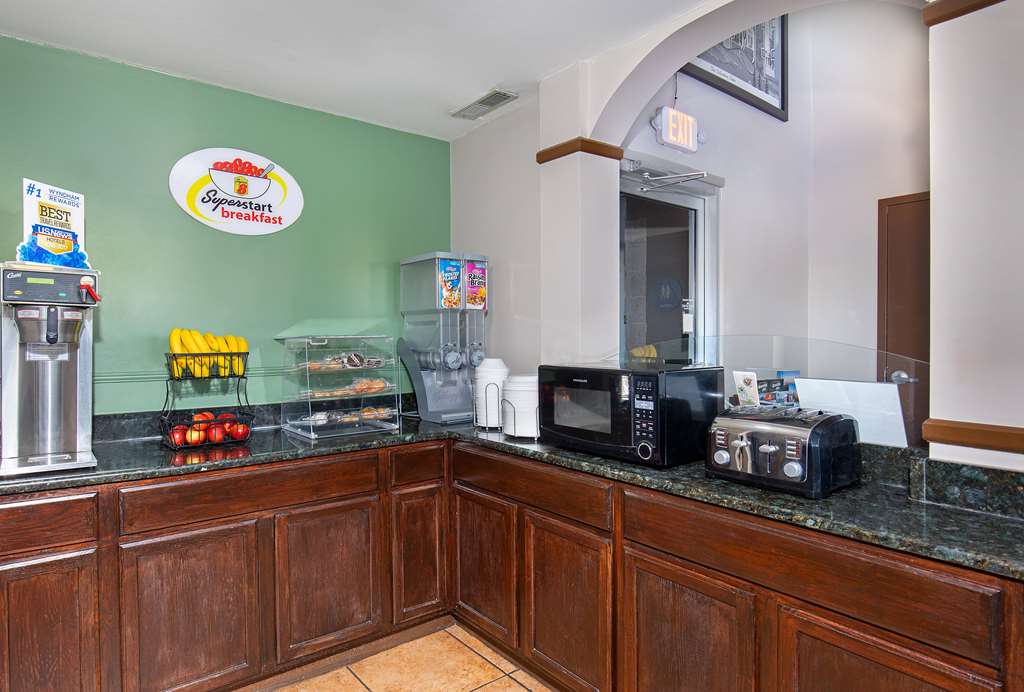 Super 8 by Wyndham Kingsport - photo 6