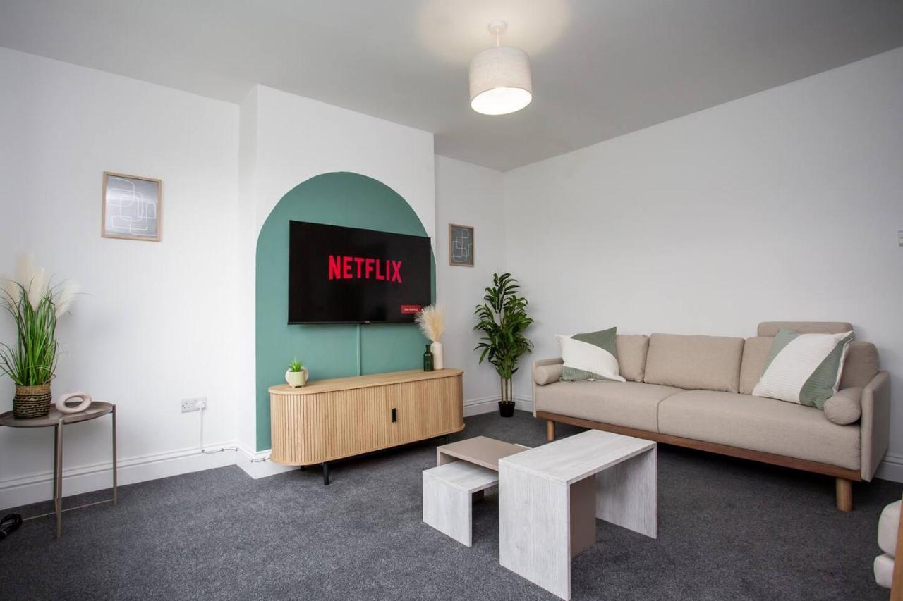 The Lampton Modern Gibside Smart Tv WIFI — 4-Star Luxury Hotel in Burnopfield, United Kingdom