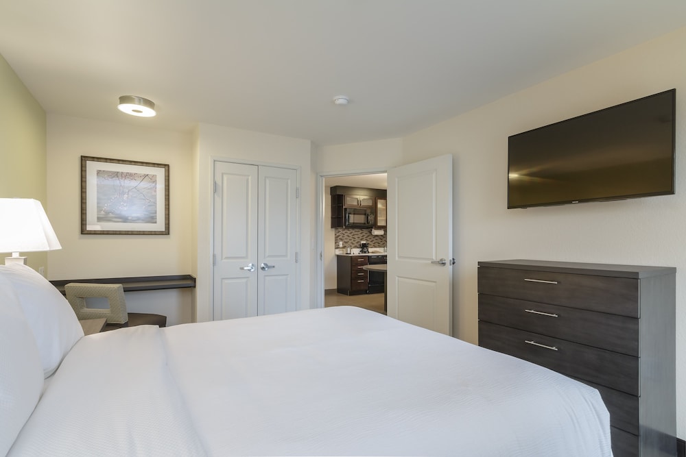 Candlewood Suites Mishawaka North an IHG Hotel - photo 4