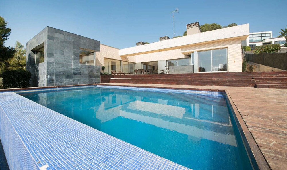 Villa Limonium Deluxe TVL 07 — 4-Star Luxury Hotel in Tarragona, Spain