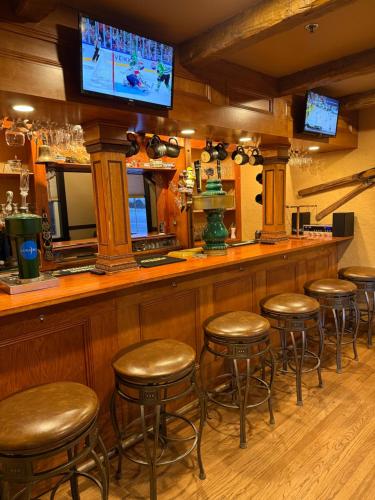 The Jolly Drayman Pub At The Briar Lea Inn - photo 8