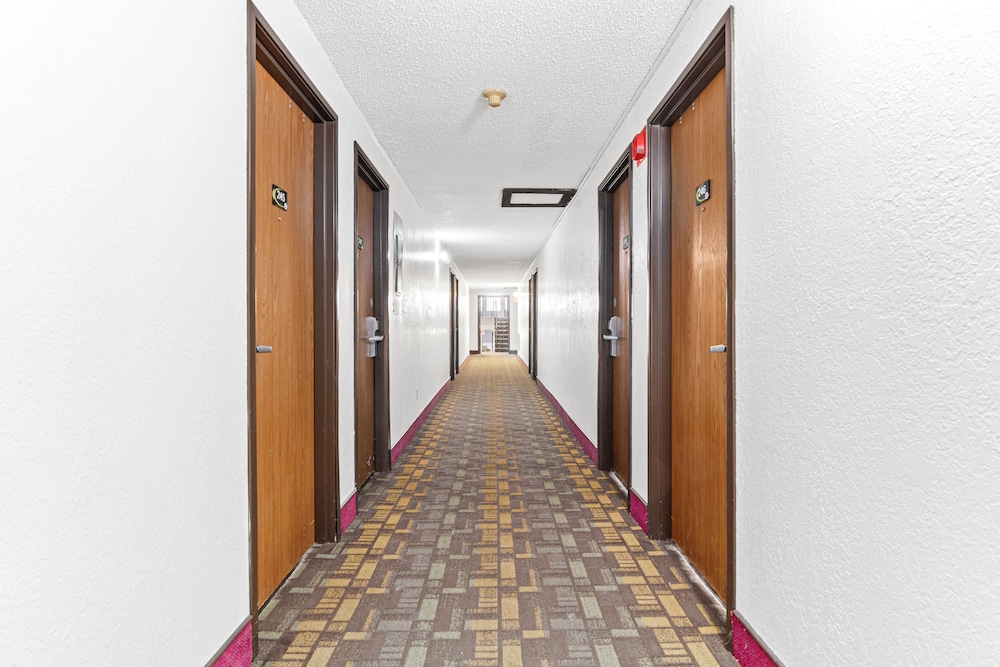 Super 8 by Wyndham Little Falls - photo 17