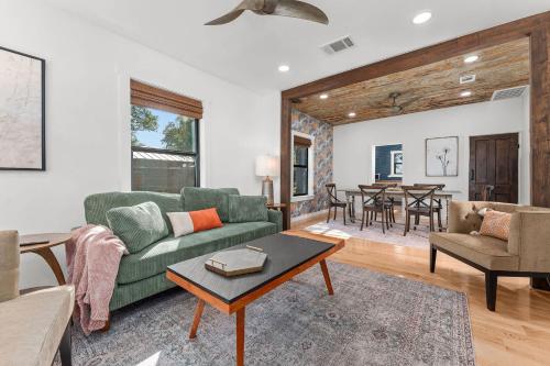 Ab Astris Starry Night Cottage 1 — 4-Star Luxury Hotel in Stonewall, United States