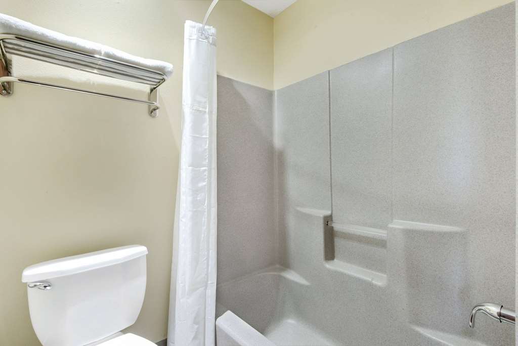 Super 8 by Wyndham Kansas City - photo 7
