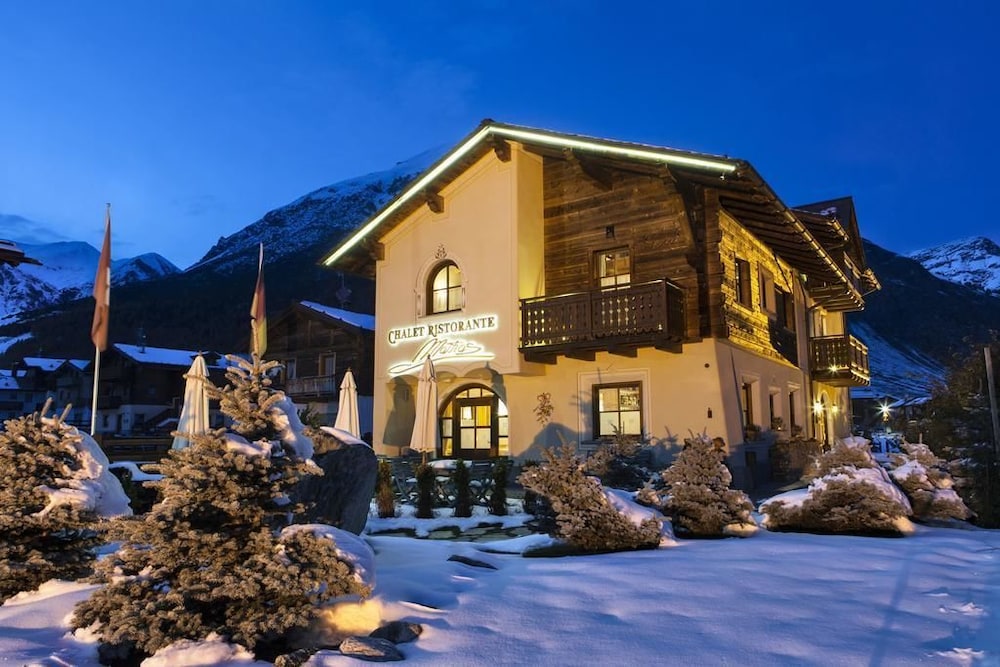 Chalet Mattias B&B — 4-Star Luxury Hotel in Livigno, Italy