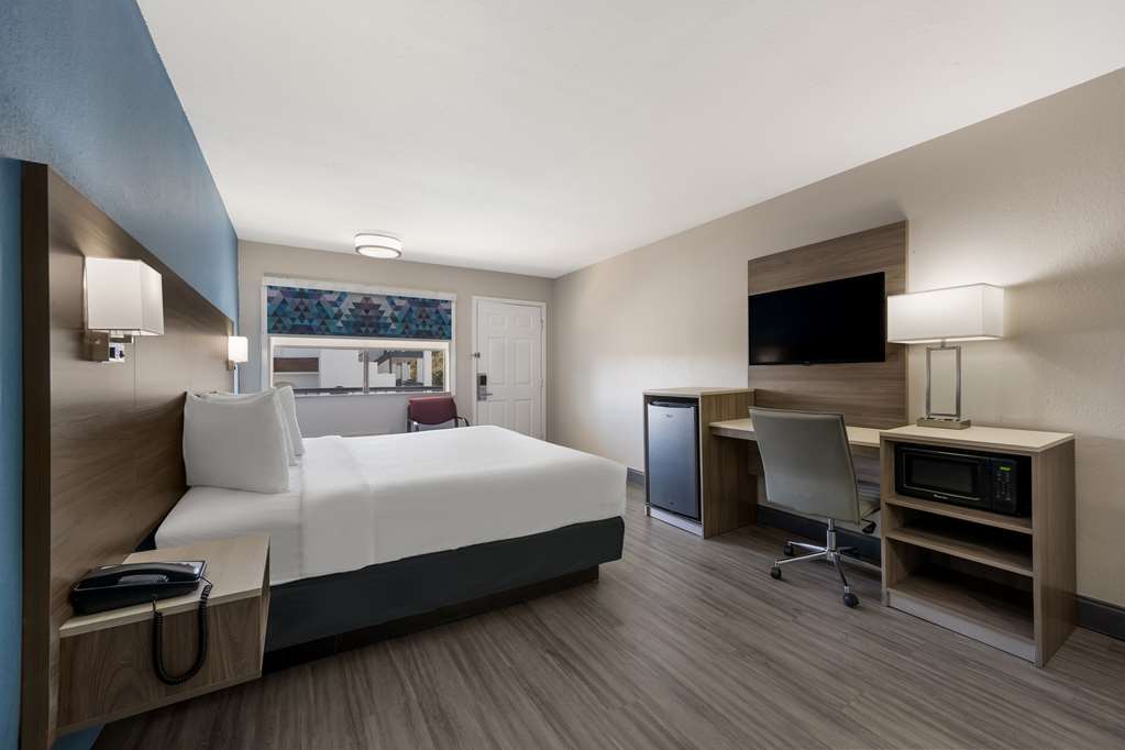 SureStay by Best Western Spring North Houston - photo 3