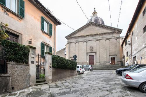B&B La Sosta Vista Esclusiva Chiesa di Santa Rosa — 4-Star Luxury Hotel in Viterbo, Italy