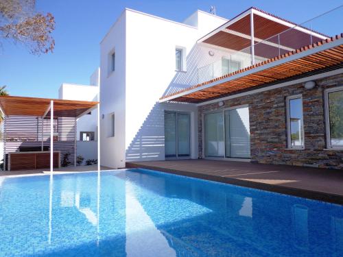 Kyma 3 Bed Villa Pool