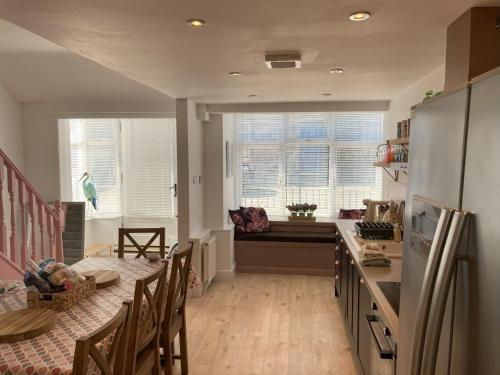 Blacksands Seaview Cottage Aberdour — 4-Star Luxury Hotel in Aberdour, United Kingdom