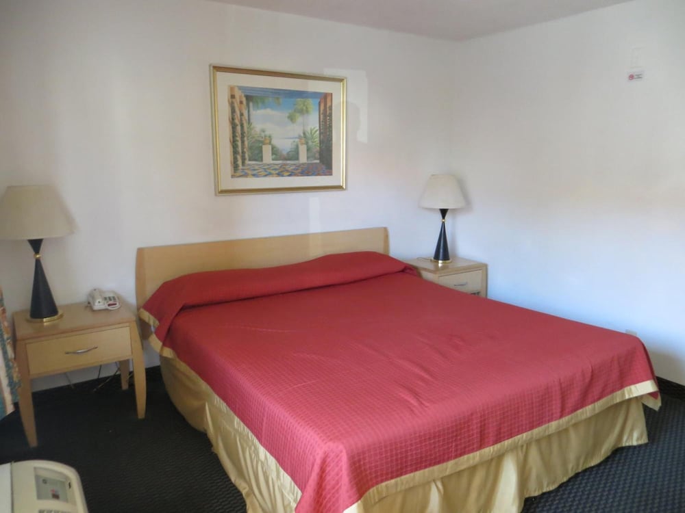 Riverside Inn & Suites - photo 17