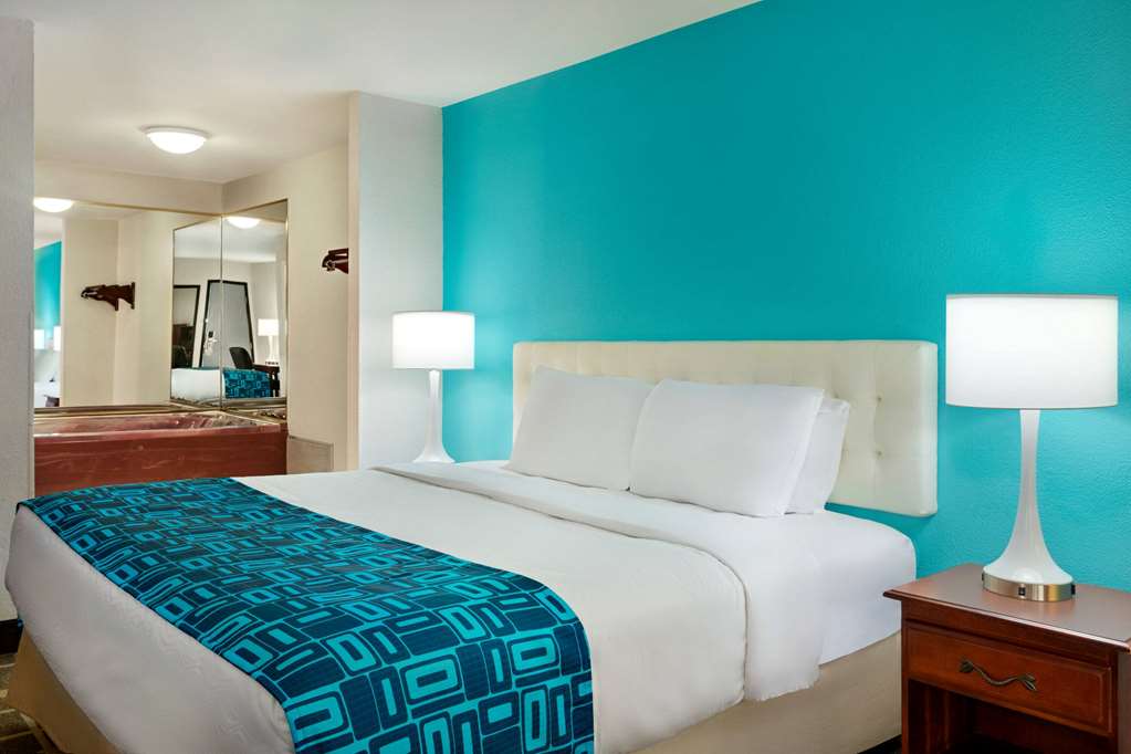 Howard Johnson by Wyndham Chattanooga Lookout Mountain I 24 - photo 25
