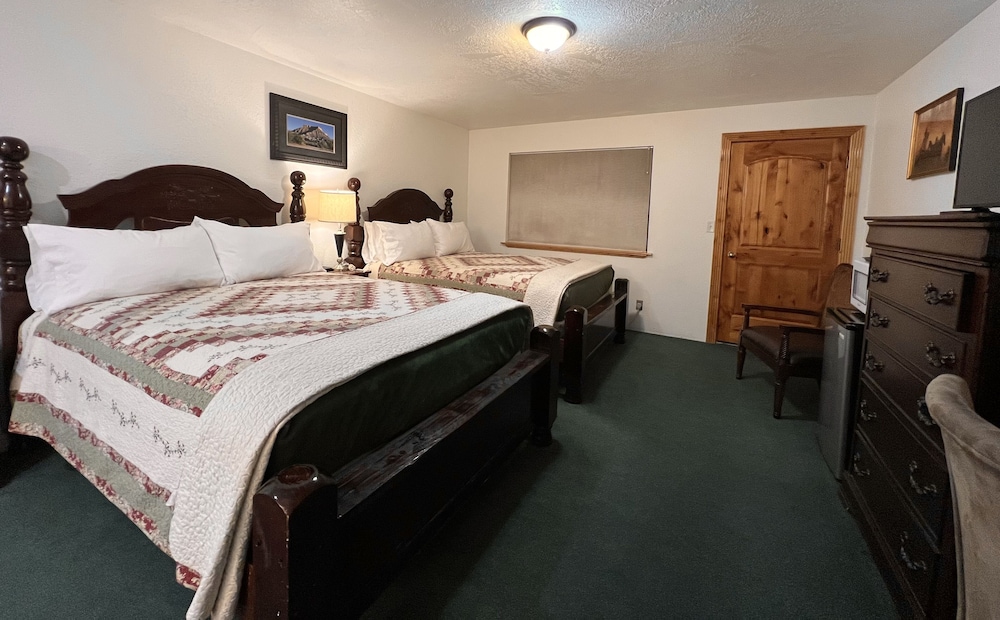 The Snuggle Inn - photo 19