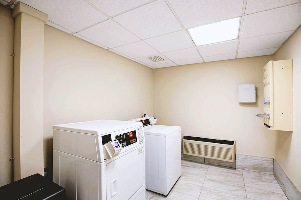 Norwood Inn & Suites Milwaukee - photo 23