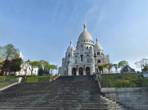 Le Feutrier Studio au pied du SacrAc Coeur — 4-Star Luxury Hotel in Paris, France
