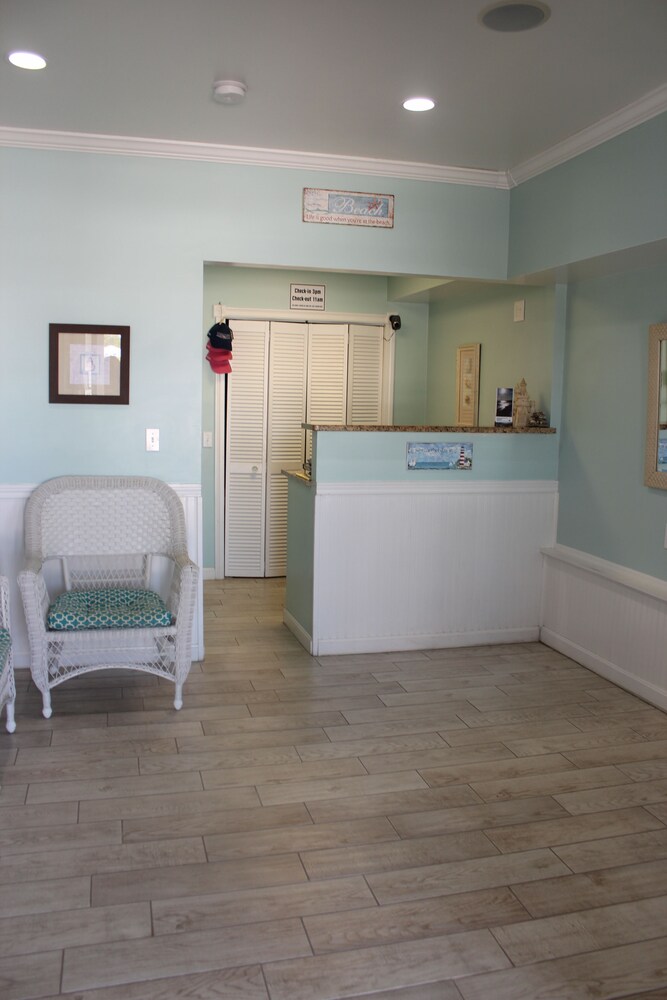 Sandcastle Beachfront Inn - photo 2