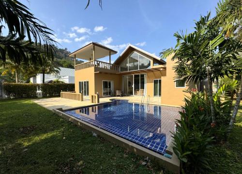 Nai Thon villa with pool garden rooftop terrace — 4-Star Luxury Hotel in Phuket, Thailand