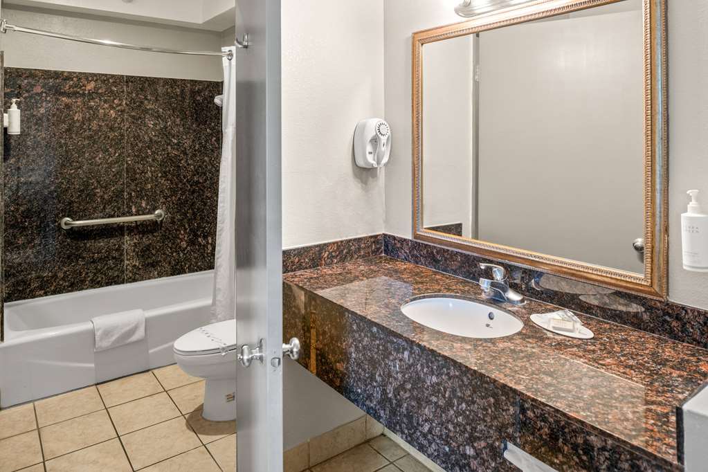 Days Inn & Suites by Wyndham Artesia - photo 38