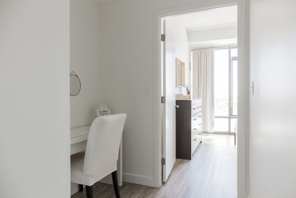 Pristine Fenway Suites by Sonder - photo 21