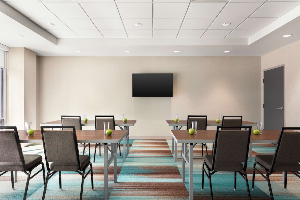 Home2 Suites by Hilton Milwaukee West - photo 30
