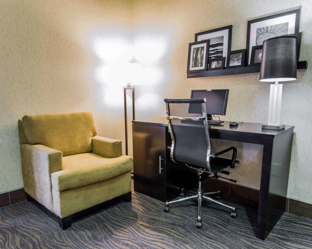 Blankenbaker Inn by IHG - photo 35