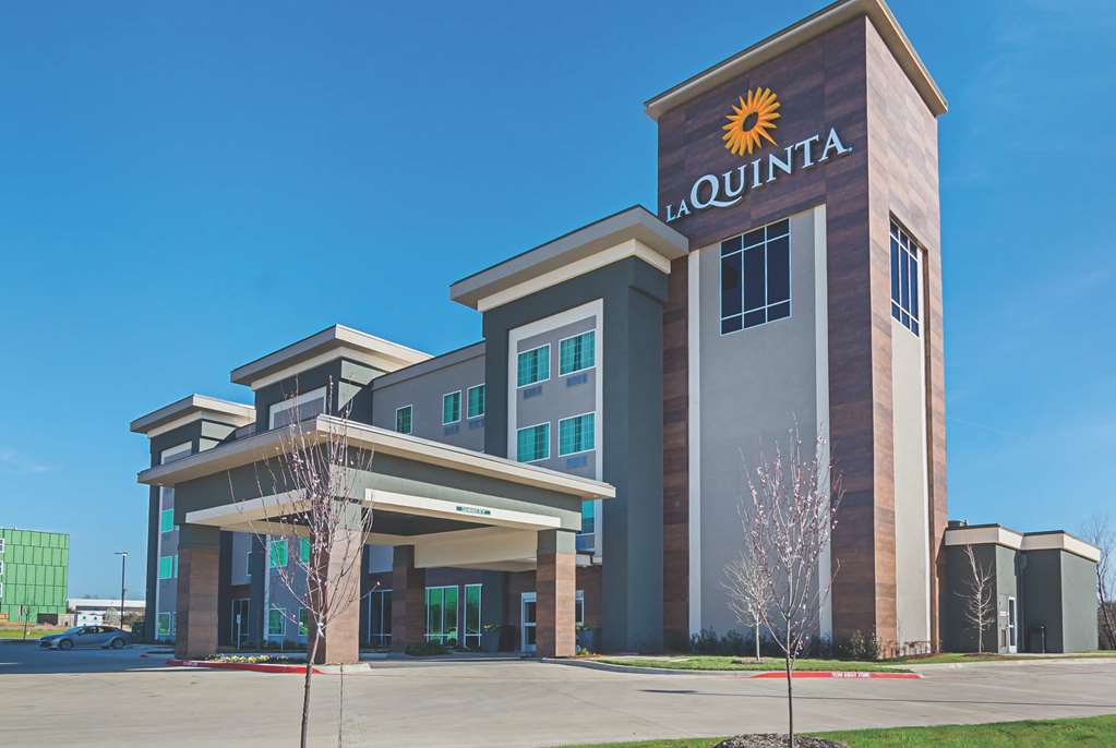 La Quinta Inn & Suites by Wyndham Dallas Wylie - photo 2