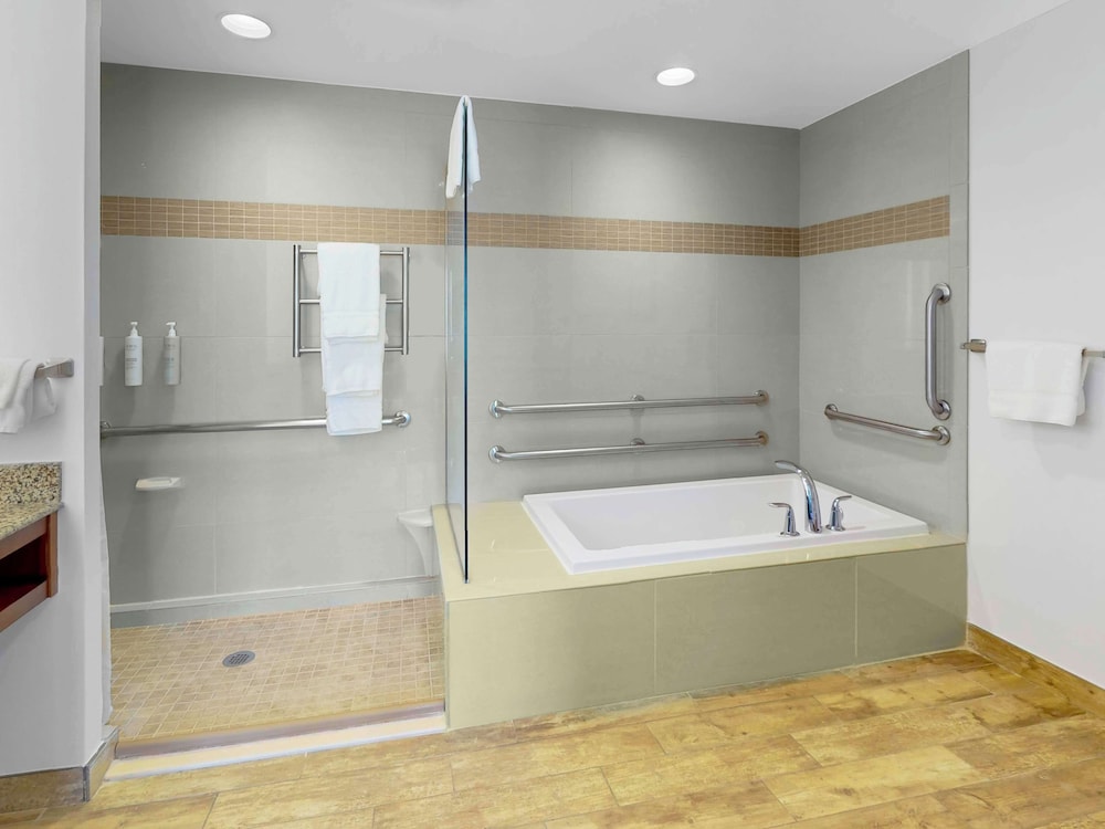 Hilton Garden Inn Charleston Mt. Pleasant - photo 15