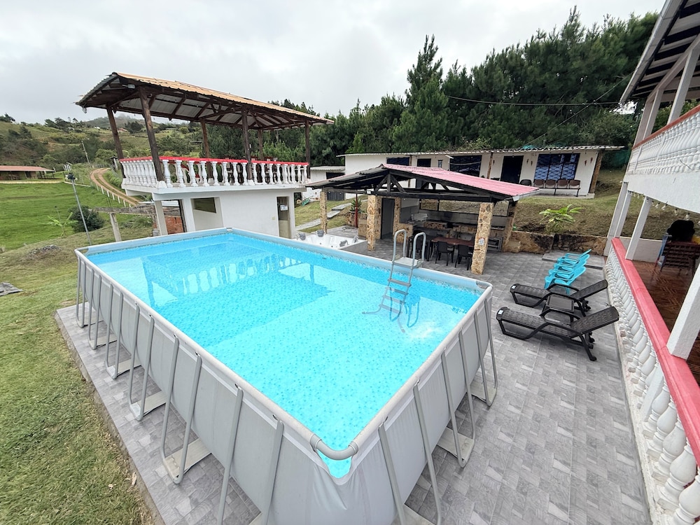 Finca Villa Maju — 4-Star Luxury Hotel in Dagua, Colombia