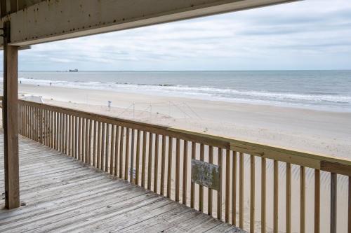 Admiral's Quarters by Oak Island Accommodations - photo 23