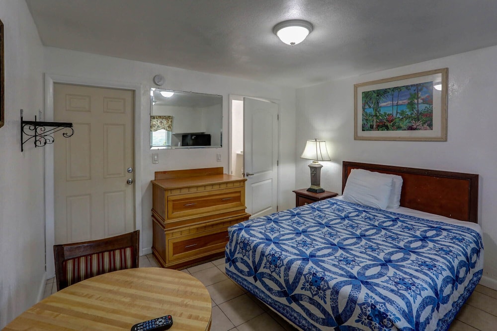 Green Seas Motel - photo 11