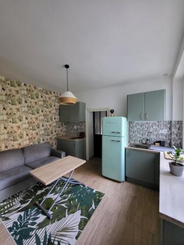 Charmant Studio Tres Calme En Centre Ville in Saint-Germain-En-Laye, France