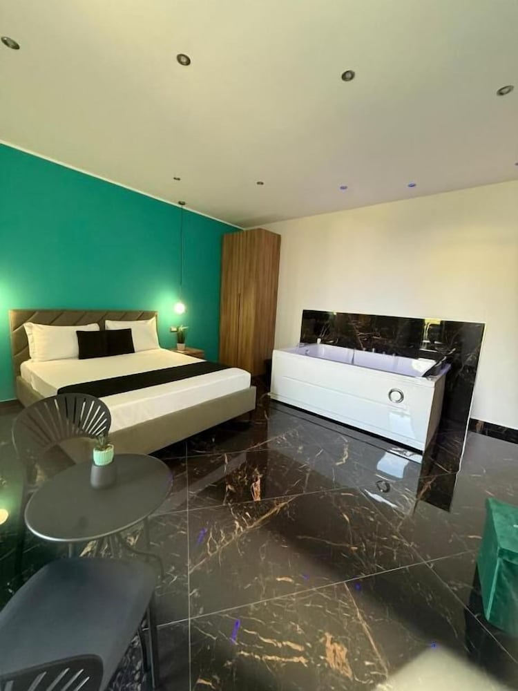 Hotel Movida — hotel in Casoria