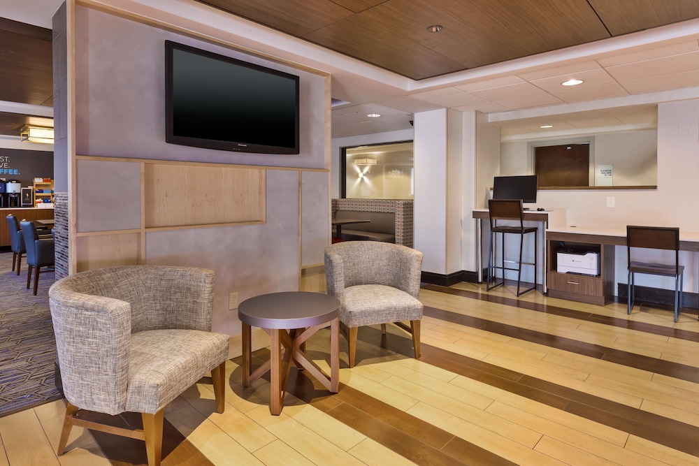 Holiday Inn Express Waldorf by IHG - photo 20