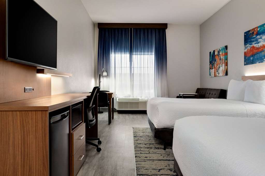 La Quinta Inn & Suites by Wyndham Stephenville - photo 44