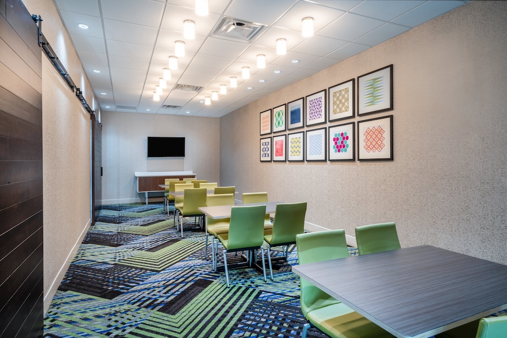 Holiday Inn Express & Suites Atlanta Airport NE Hapeville by IHG - photo 27