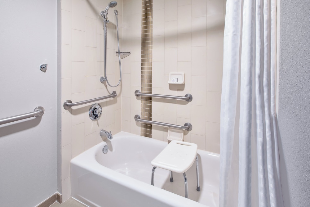 Candlewood Suites Cincinnati Northeast Mason by IHG - photo 32